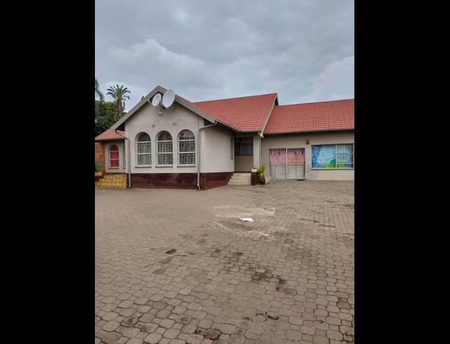 5 BEDROOM HOUSE FOR SALE IN BIRCHLEIGH NORTH